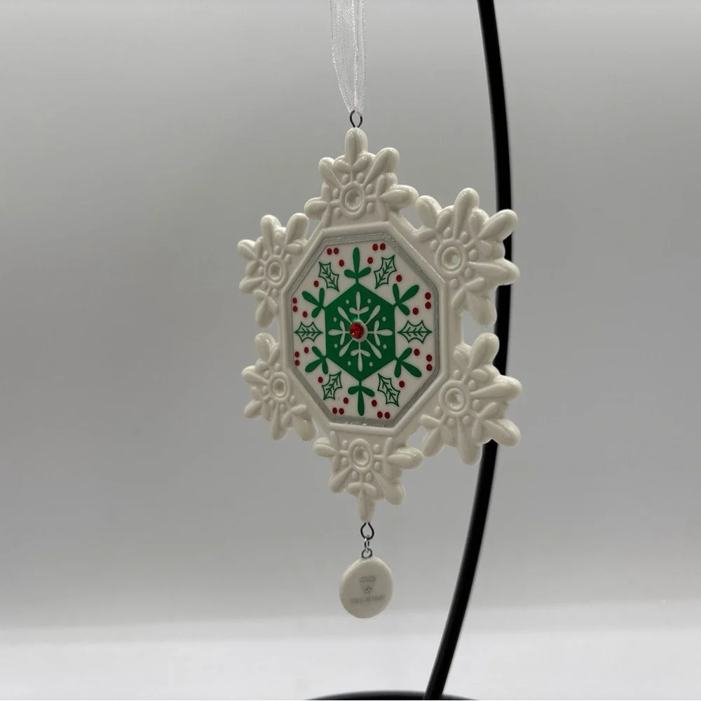 Hallmark Keepsake 2025 Snowflake Christmas‎ Tree Ornament Porcelain